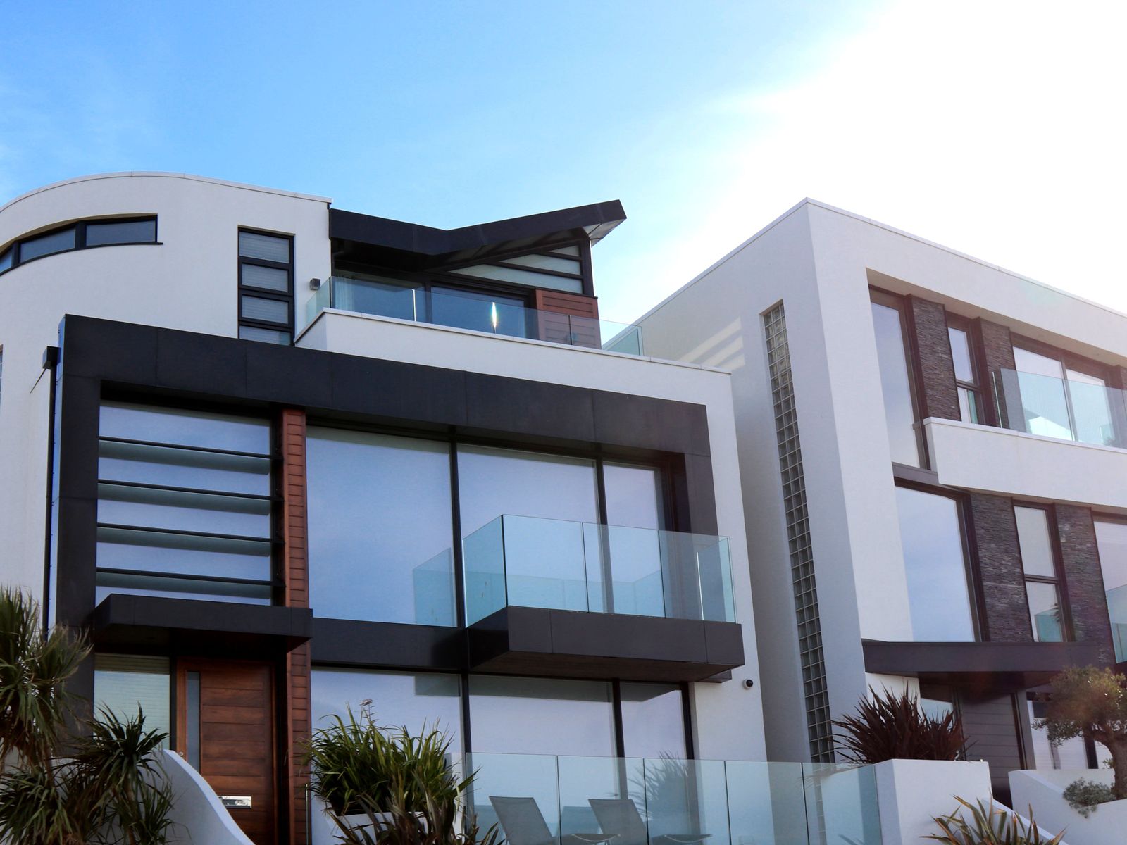 Seamless gutter and roofline replacement